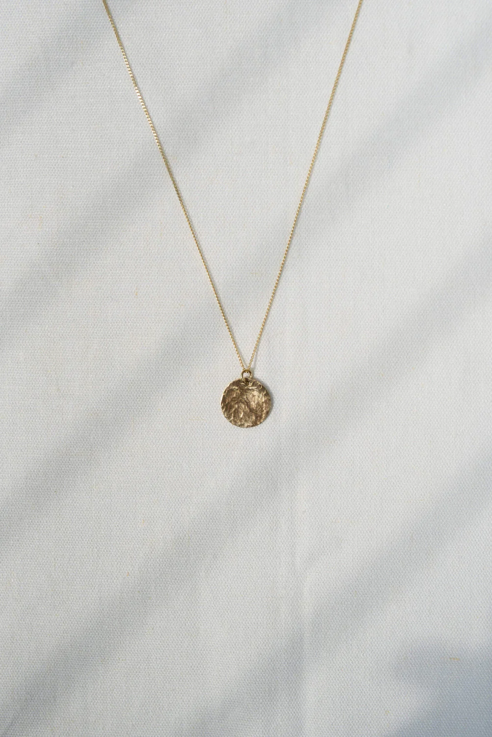 9ct Gold Hammered Disc Necklace - Image 3